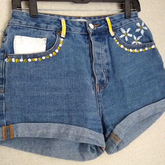 Forever 21 Pants - 3/$30 Forever 21 Handpainted Cuffed Shorts Size 27
